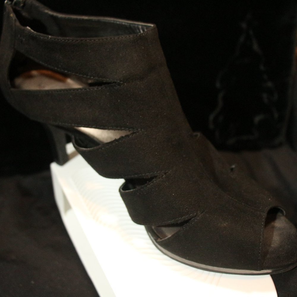 shoes - Picture 2 of 2